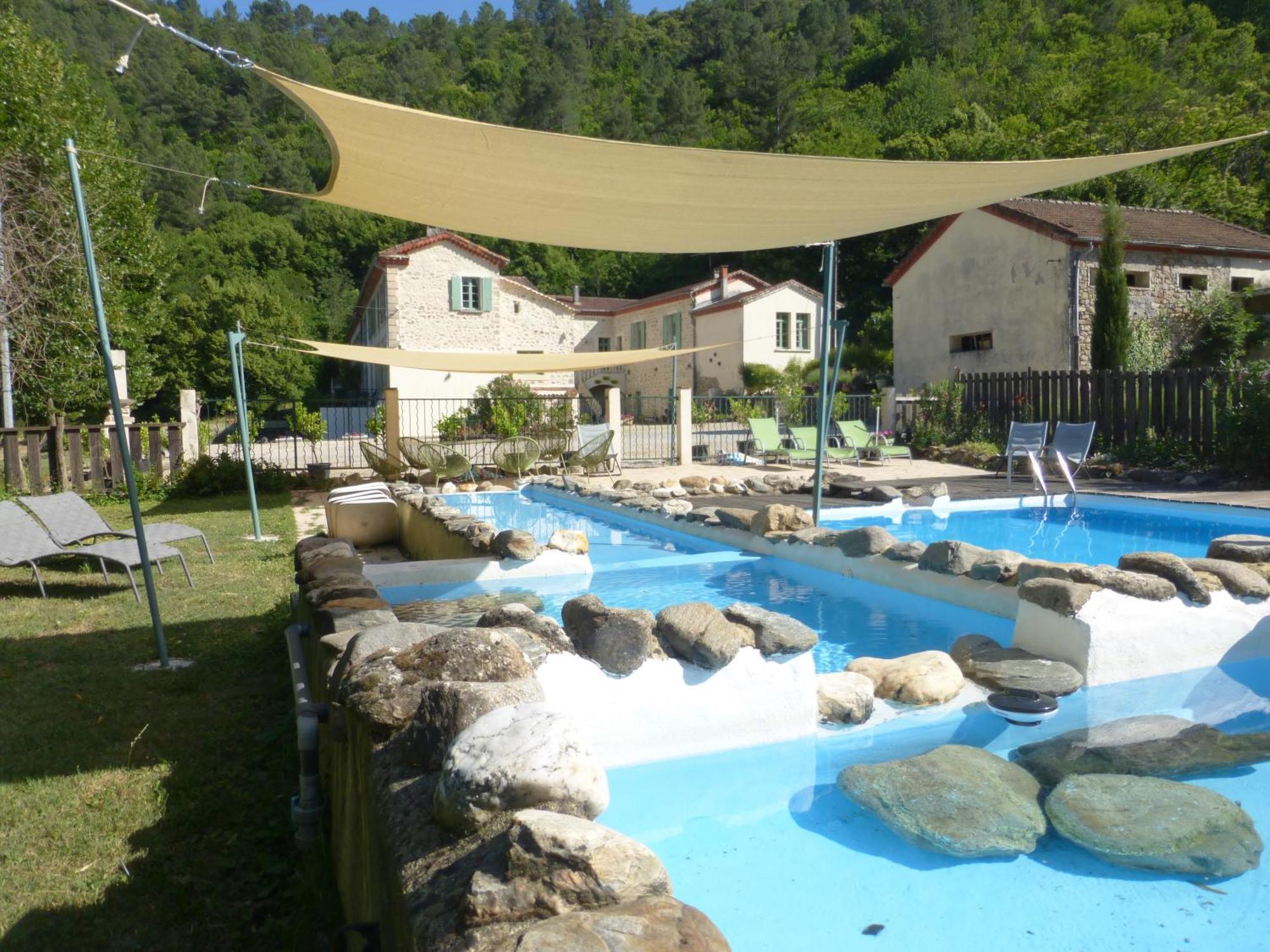 Chateau Du Fraissinet, 6 Gites Sleeping 2-8 Guests, Pool And River On Site La Tronche  Kültér fotó